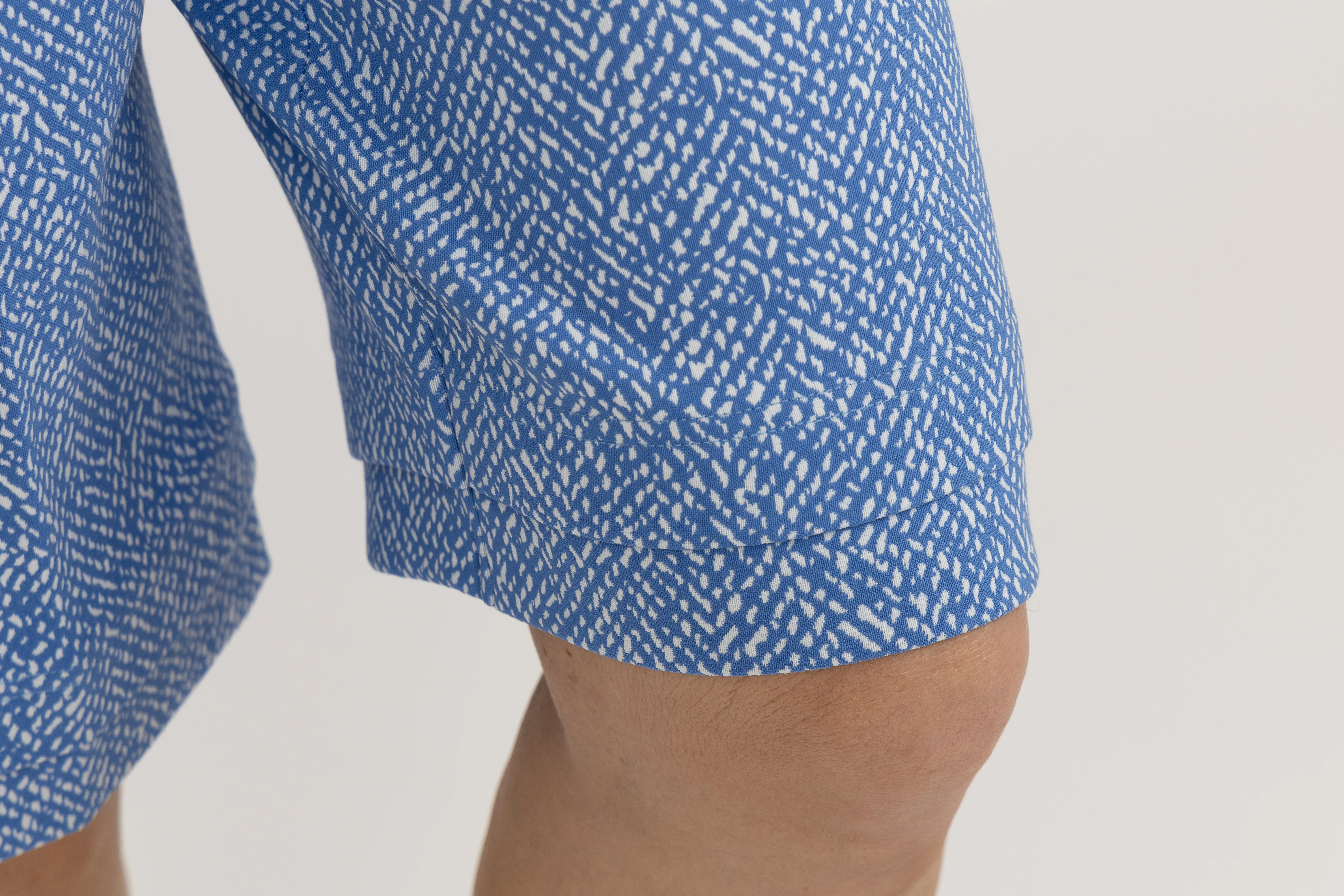 4175 Manhattan Cuff Short - Emery Blue
