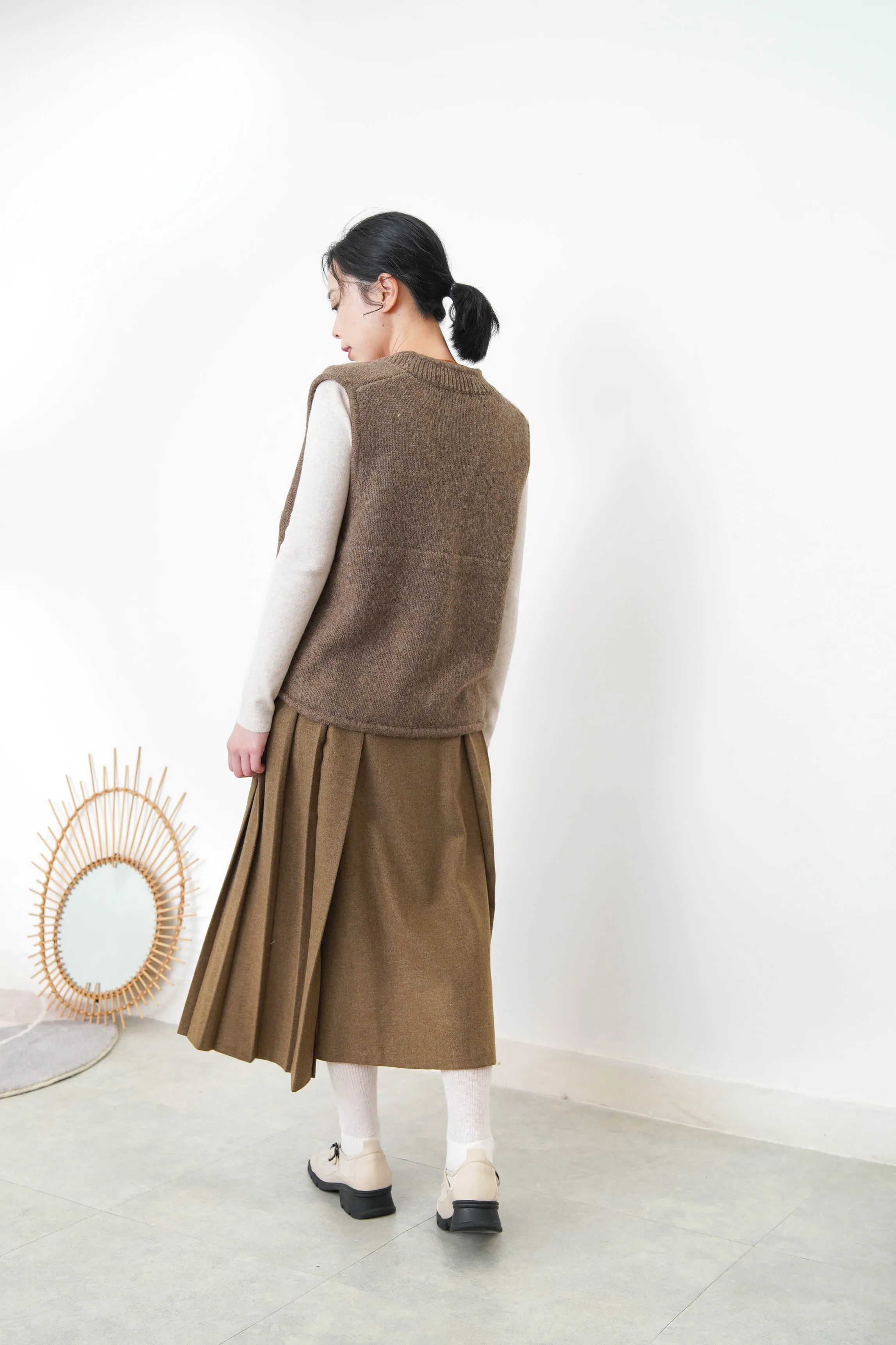 Brown 2 ways wool pleats skirt with buttons