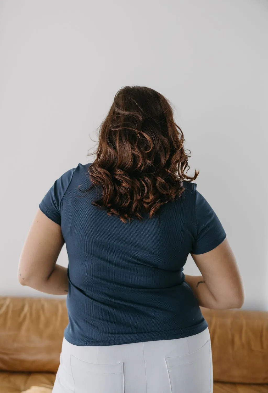 ESSENTIAL SHORT SLEEVE RIBBED CREW NECK TEE IN STARRY