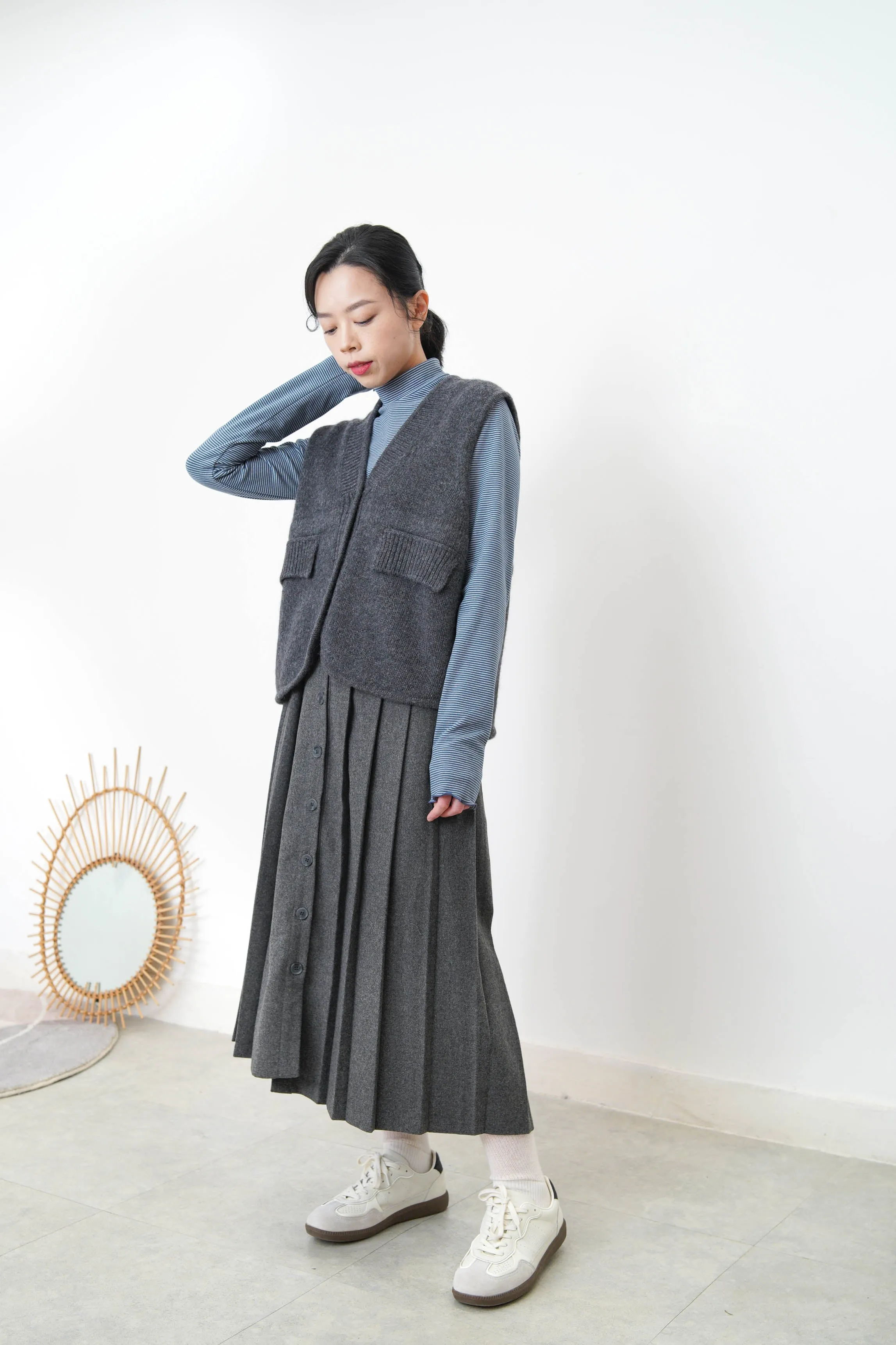 Grey 2 ways wool pleats skirt with buttons