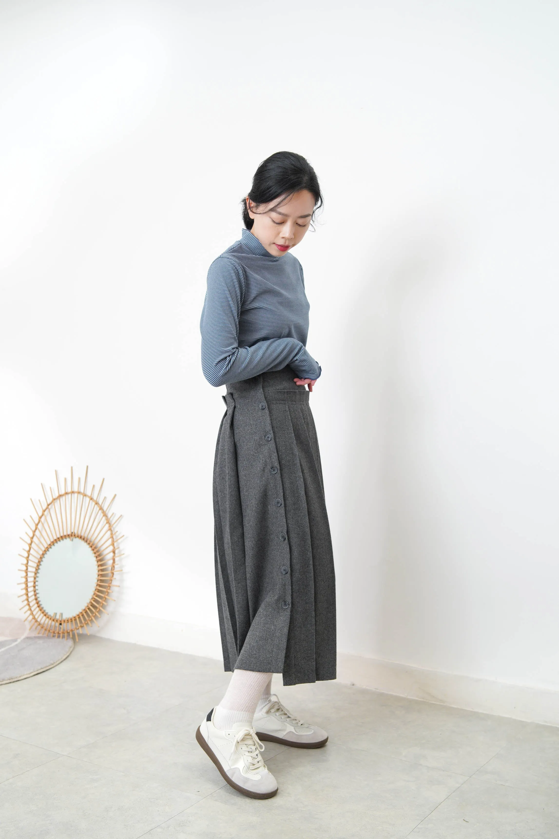 Grey 2 ways wool pleats skirt with buttons