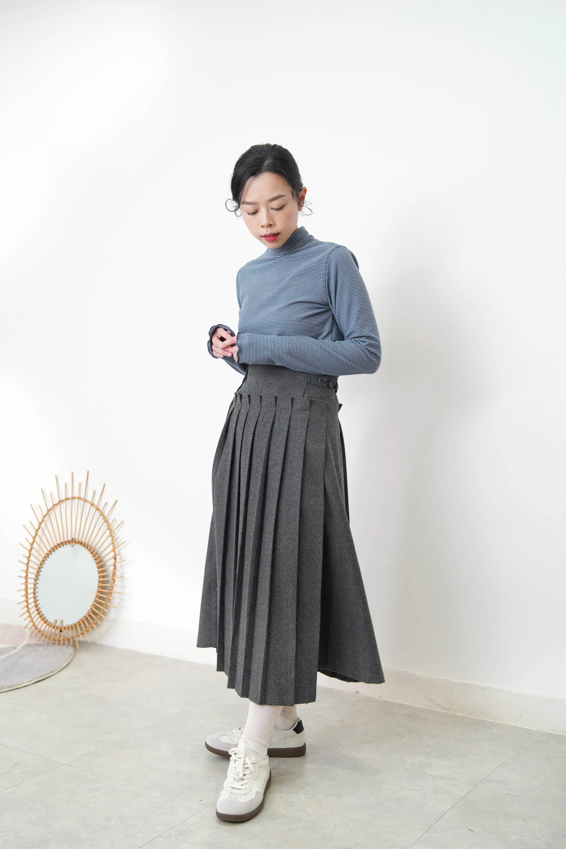 Grey 2 ways wool pleats skirt with buttons