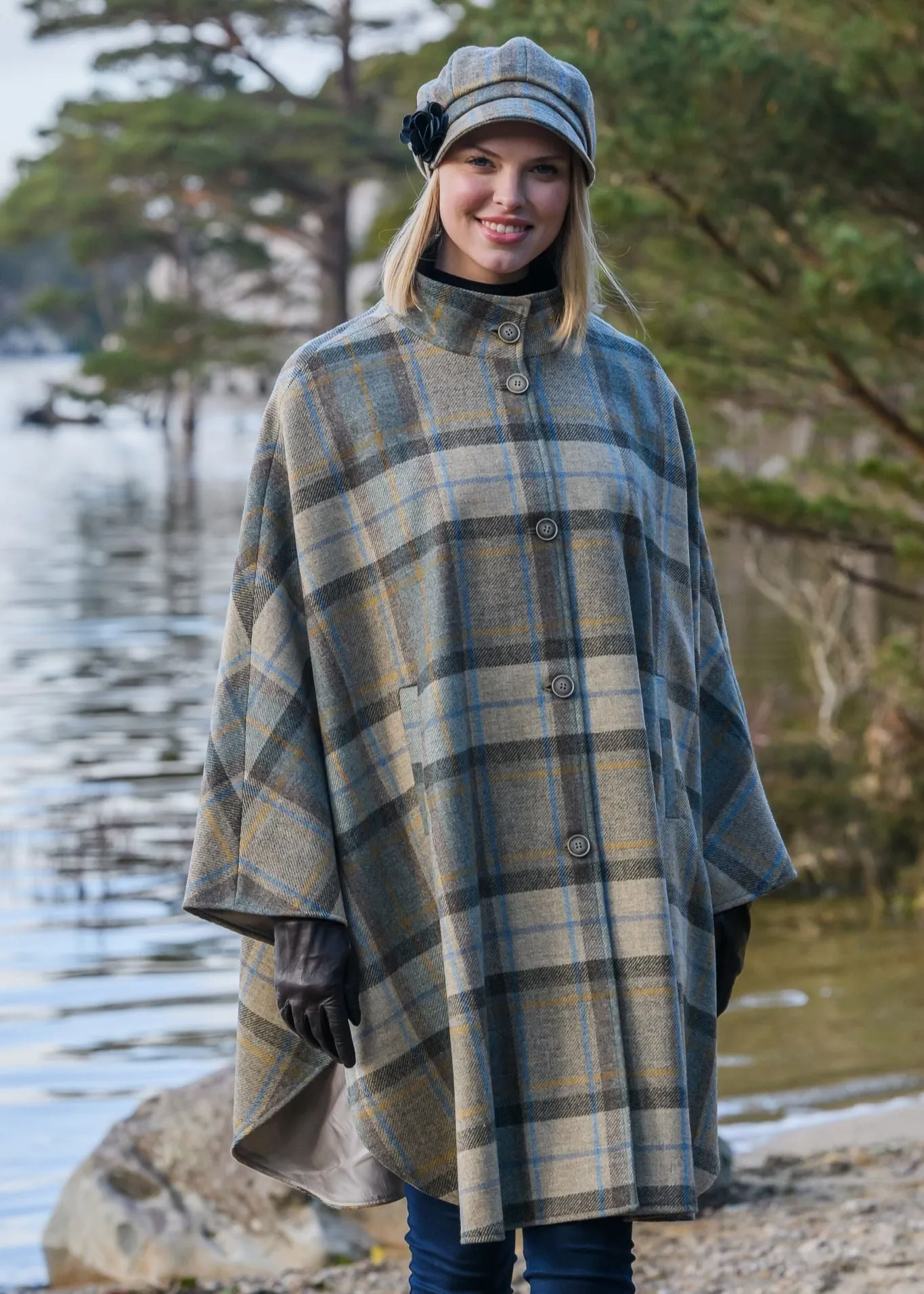 Mucros Dunloe Cape | Grey Multi Check