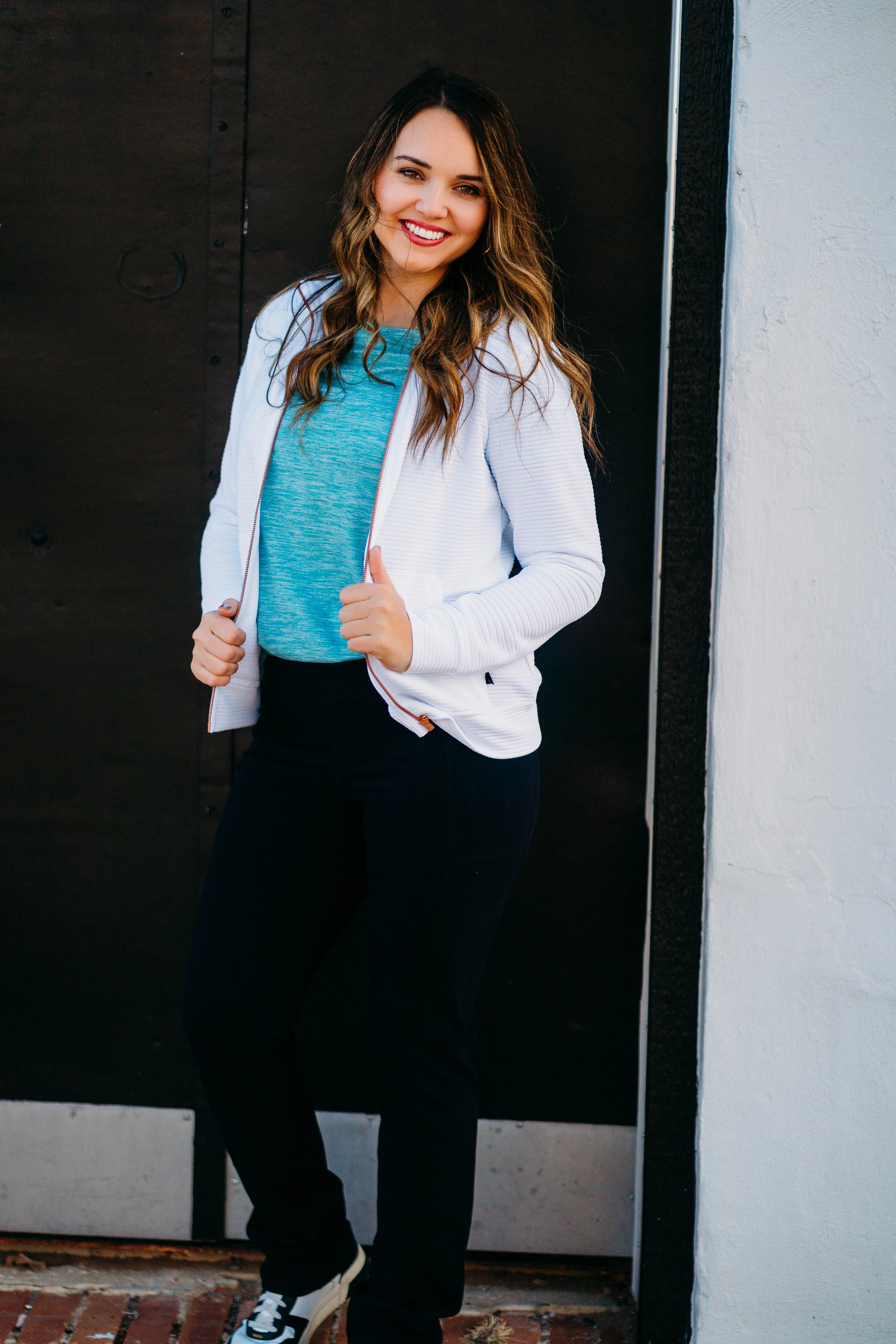 Skechers: The Hoodless Hoodie GO WALK Everywhere Jacket in White