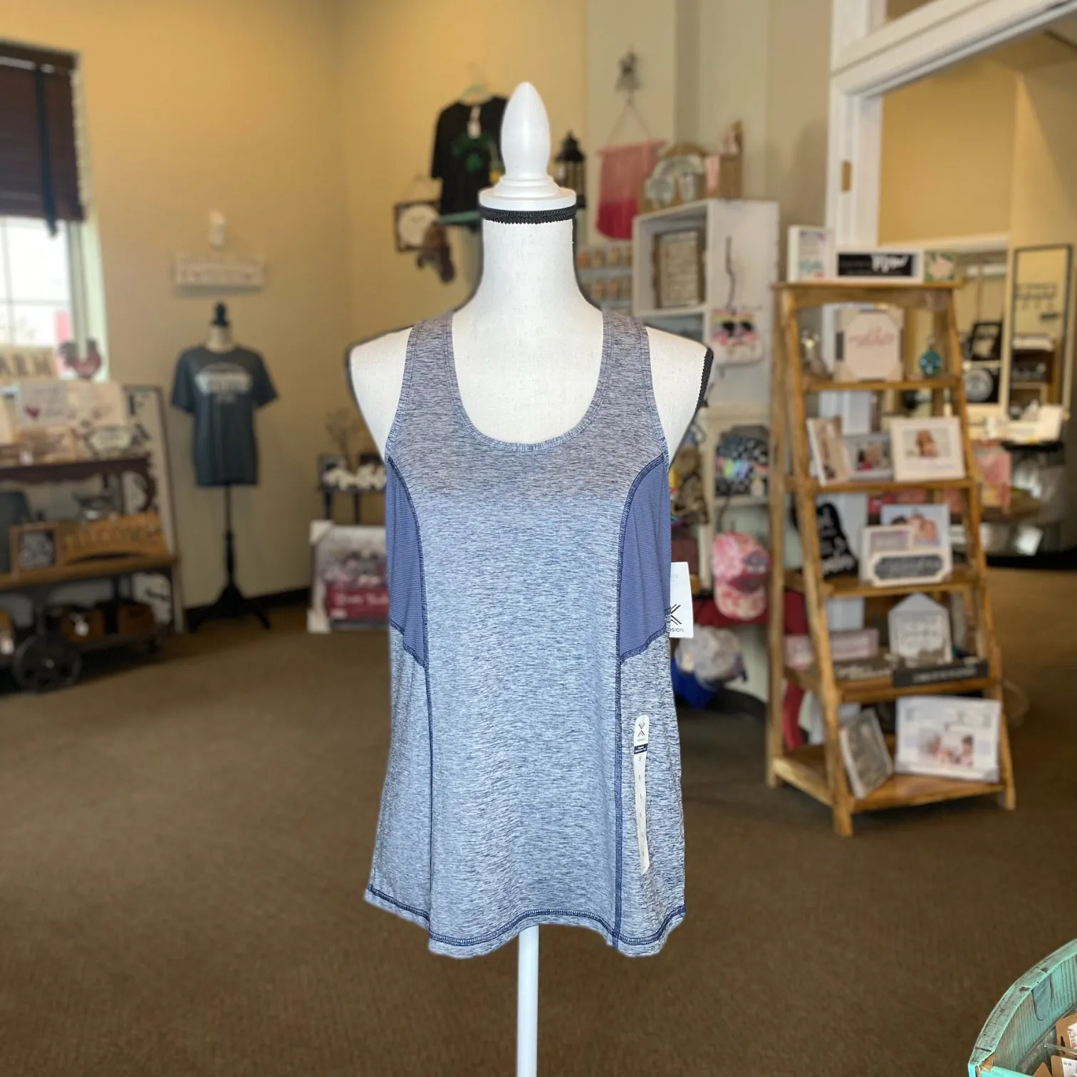 Xersion Essential Performance Tank - Size Small